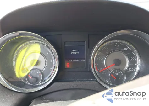 2011 Chrysler Town & Country Touring z USA, uszkodzony, nr VIN 2A4RR5DG8BR746930